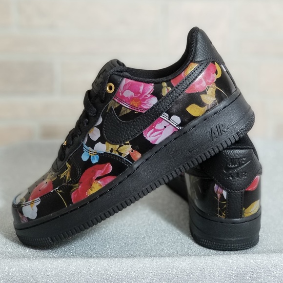 Nike Shoes - Nike Air Force 1 Low '07 LXX